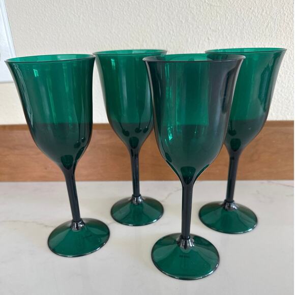 NEW in Box Tupperware Set of 4 Green Preludio Acrylic Wine Goblets Glasses - Picture 1 of 4